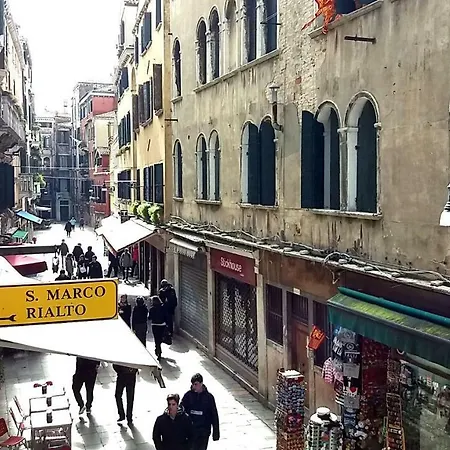 A La Pescaria Studios-2